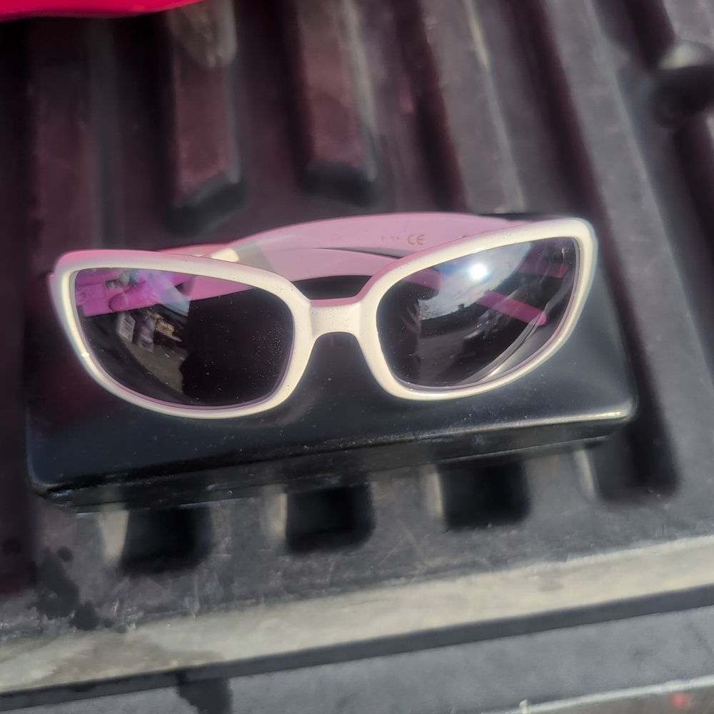 Elegant White Dolce And Gabana Sunglasses